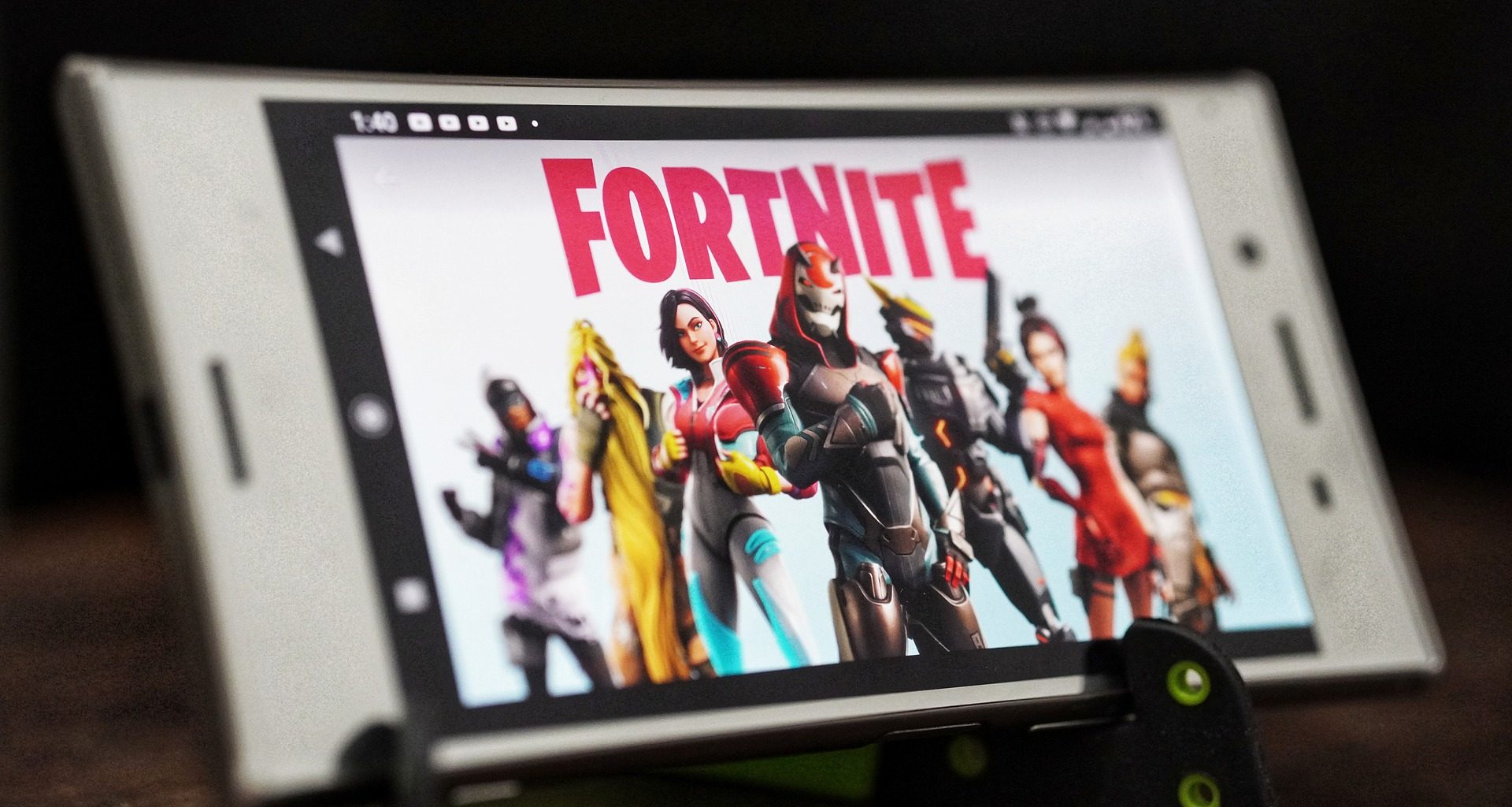 New deadly arches and fast cars in "Fortnite"