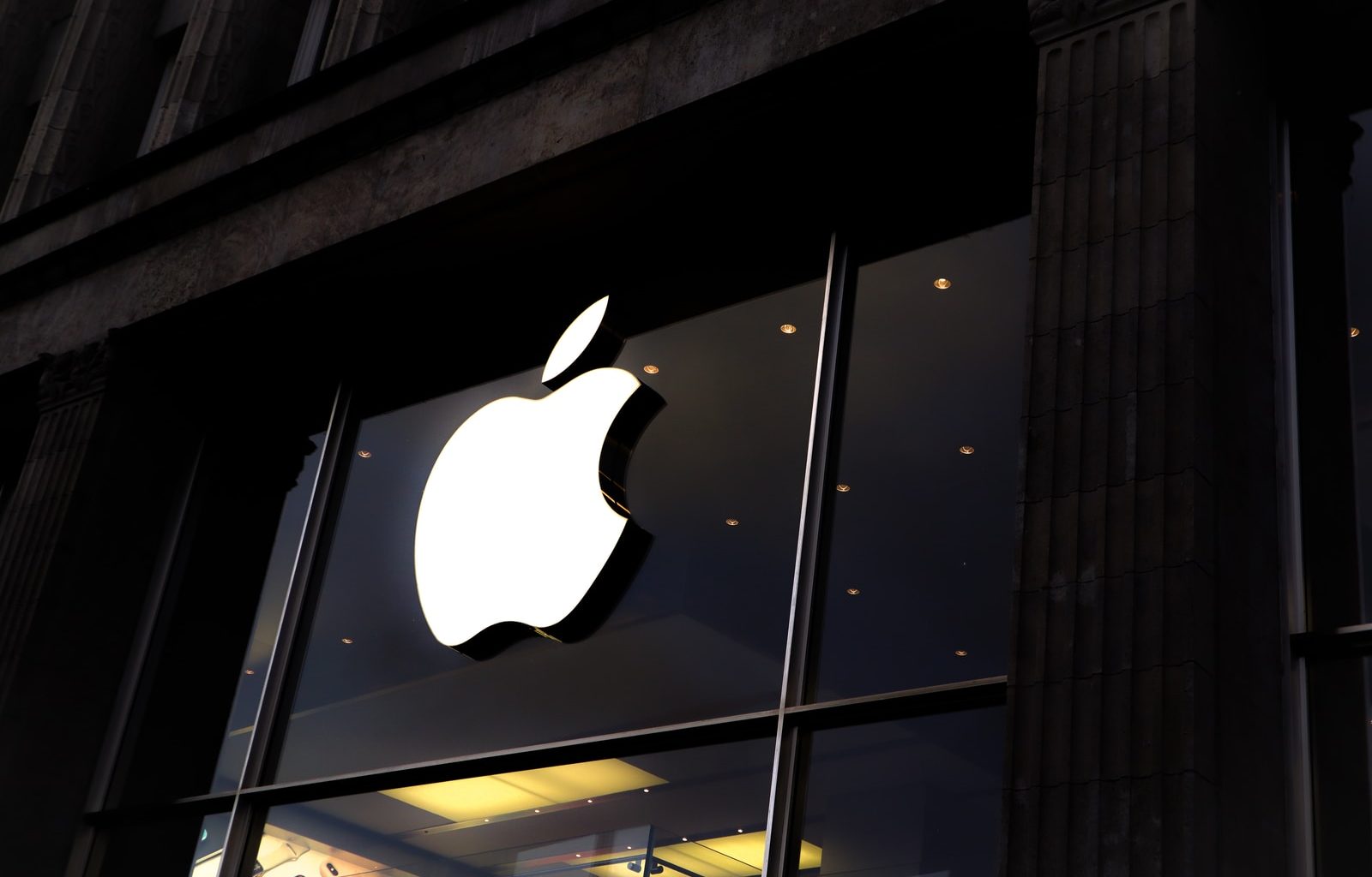 Apple supposedly Google's largest cloud customer